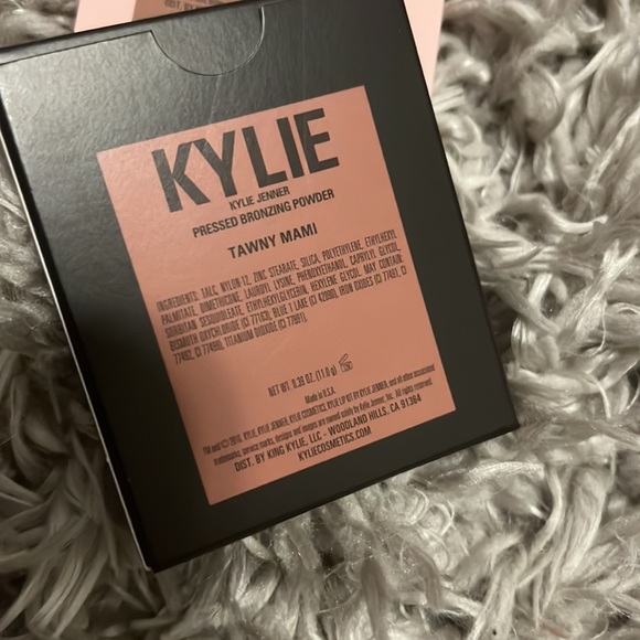 Kylie Jenner Pressed Bronzer powder - Picture 4 of 4